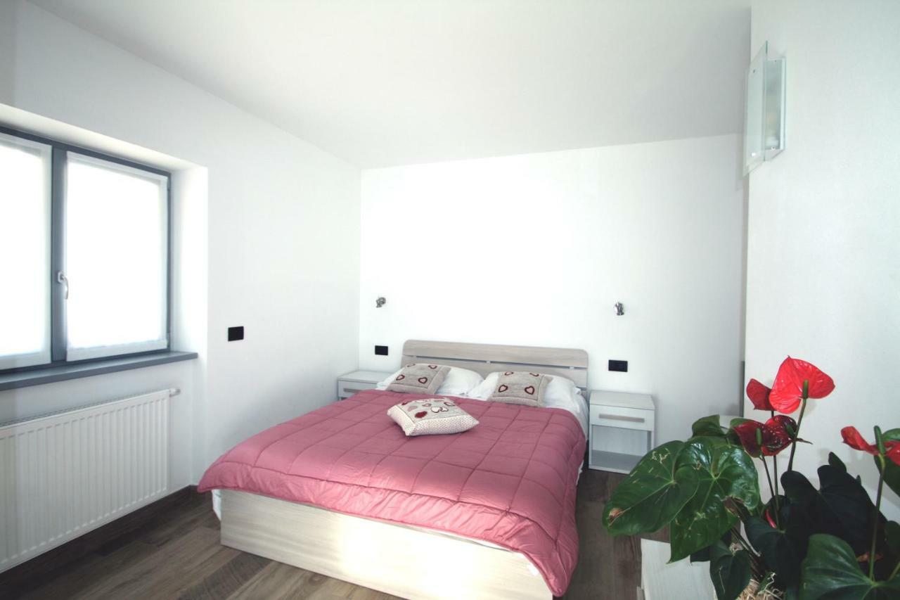 Appartement Casa Ai Stabli à Mezzana  Extérieur photo